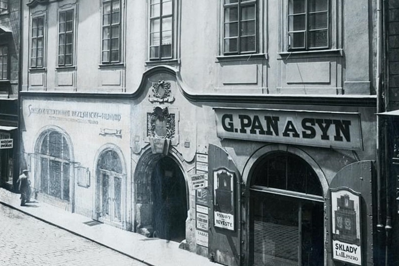 Building with a wide history, hotel Iron Gate, Prague